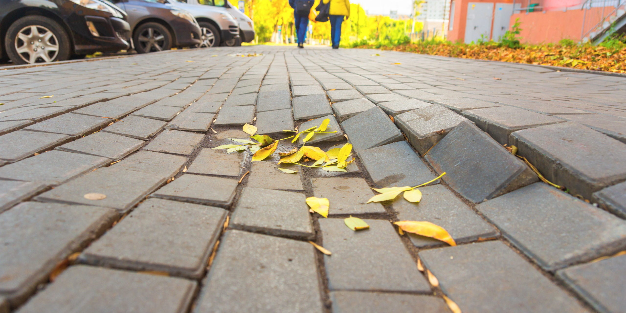 Destruction of paving slabs